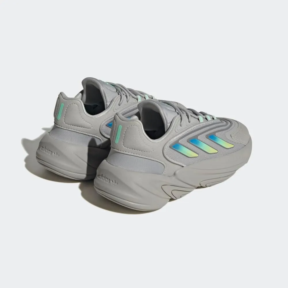 adidas Originals Women's Ozelia Sneaker