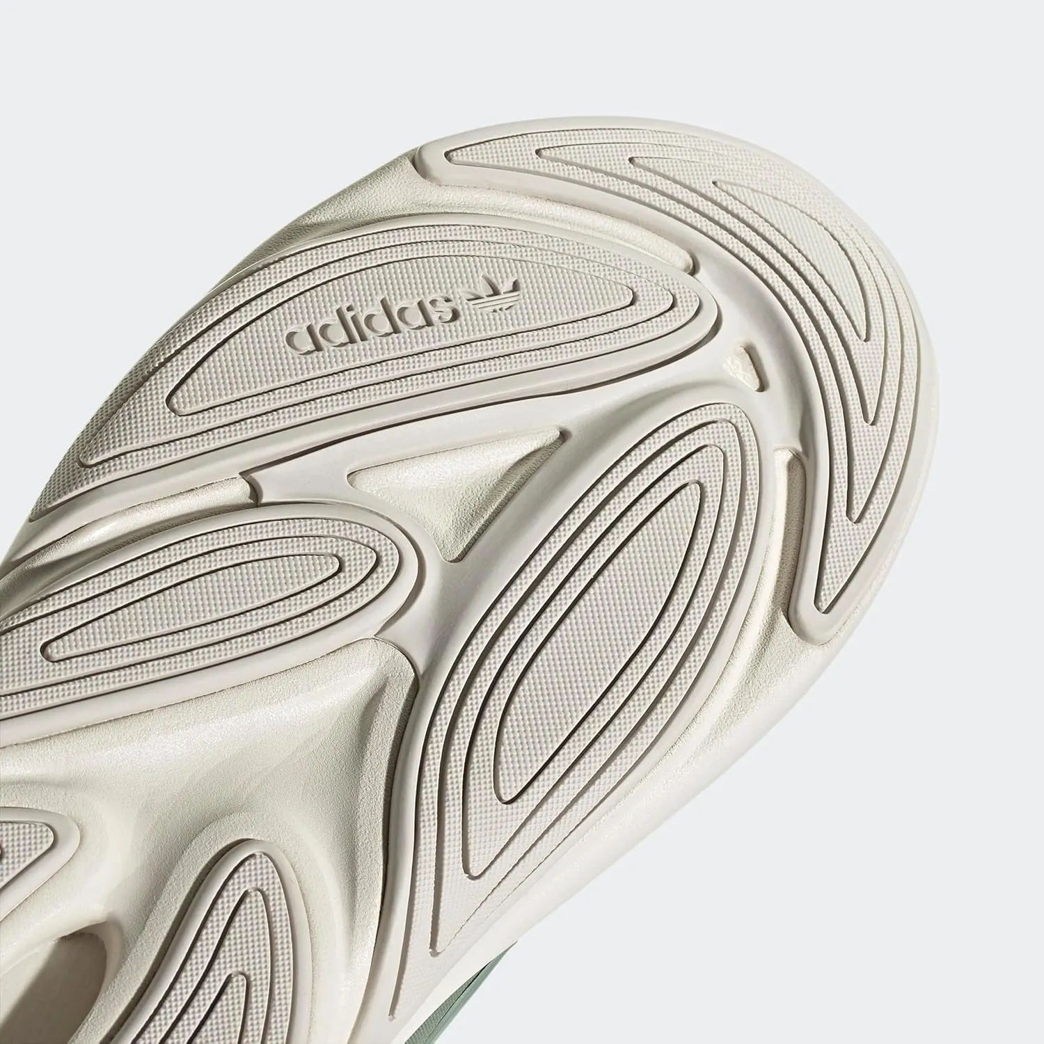 adidas Originals Women's Ozelia Sneaker