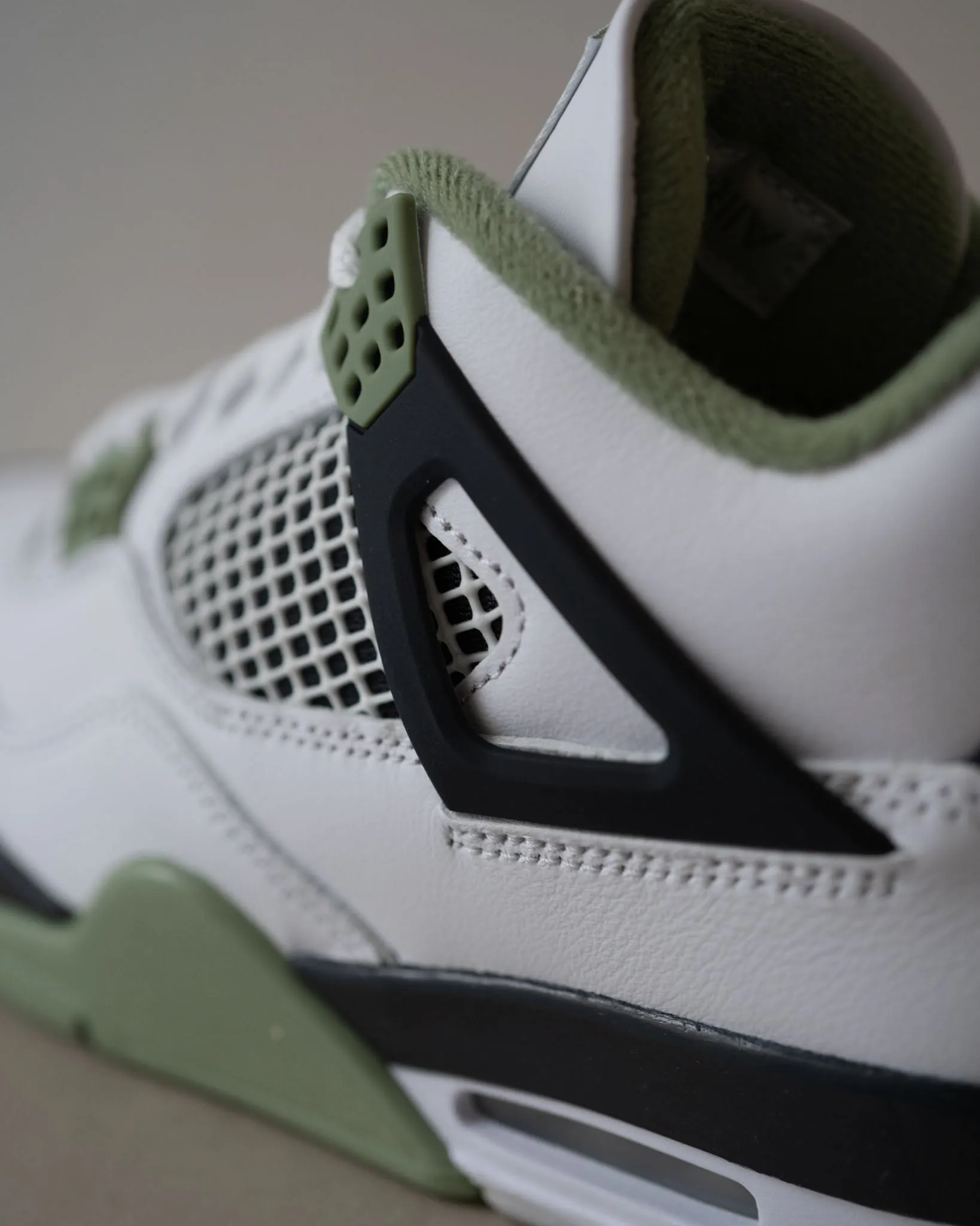 Air Jordan 4 Retro Seafoam