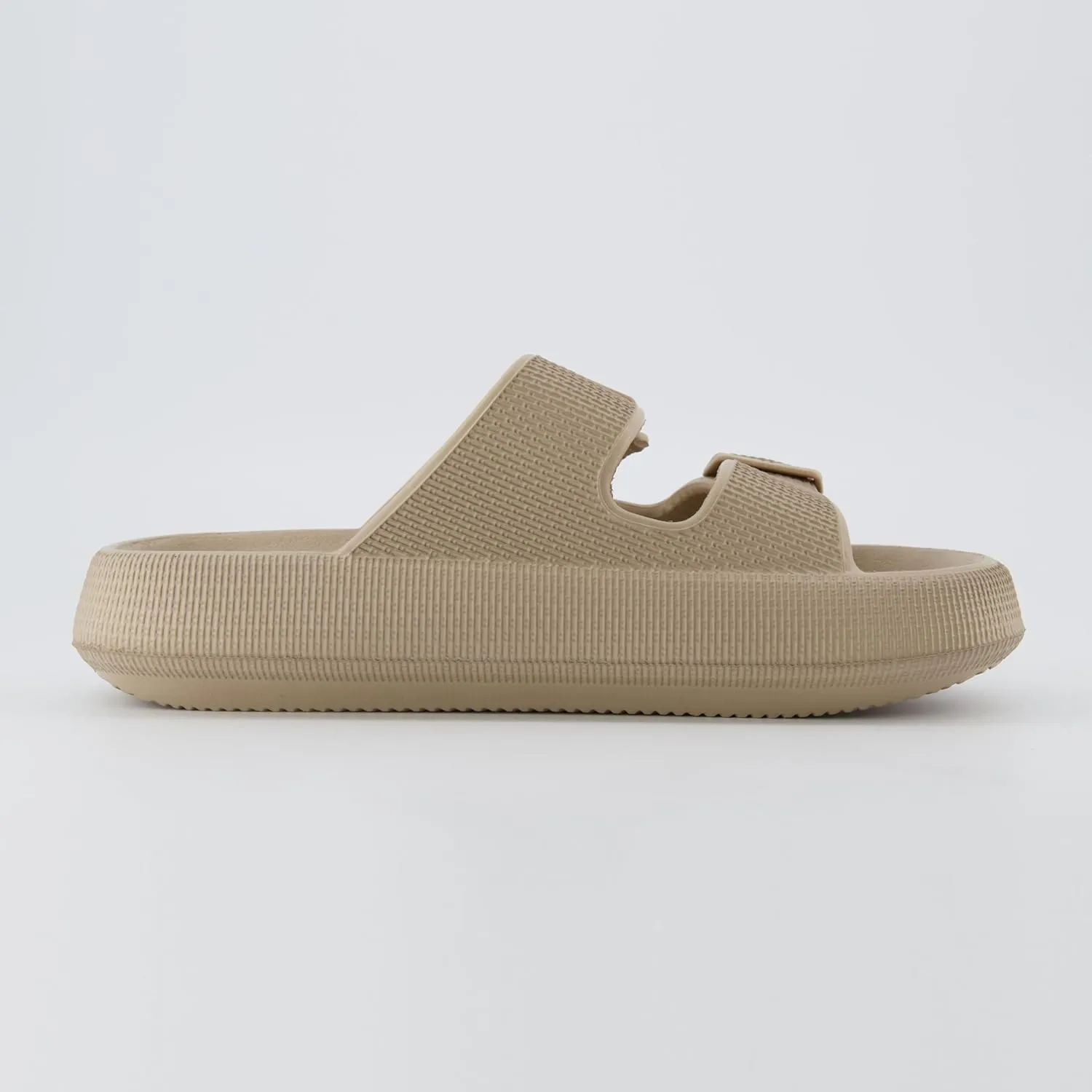 CUSHIONAIRE Women's Fame recovery cloud slide with  Comfort