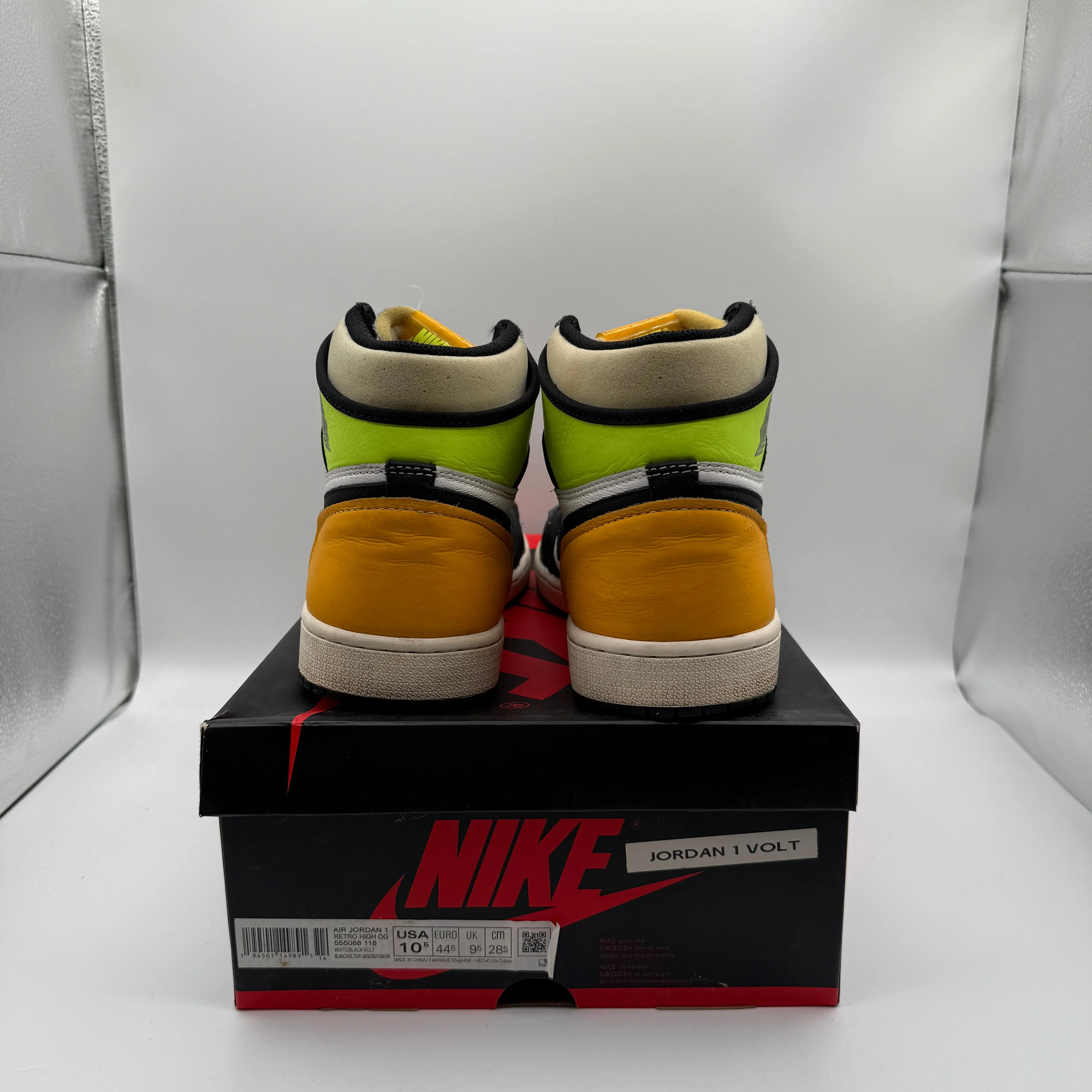 Jordan 1 Retro High OG Volt *pre-owned* (SIZE 10.5)