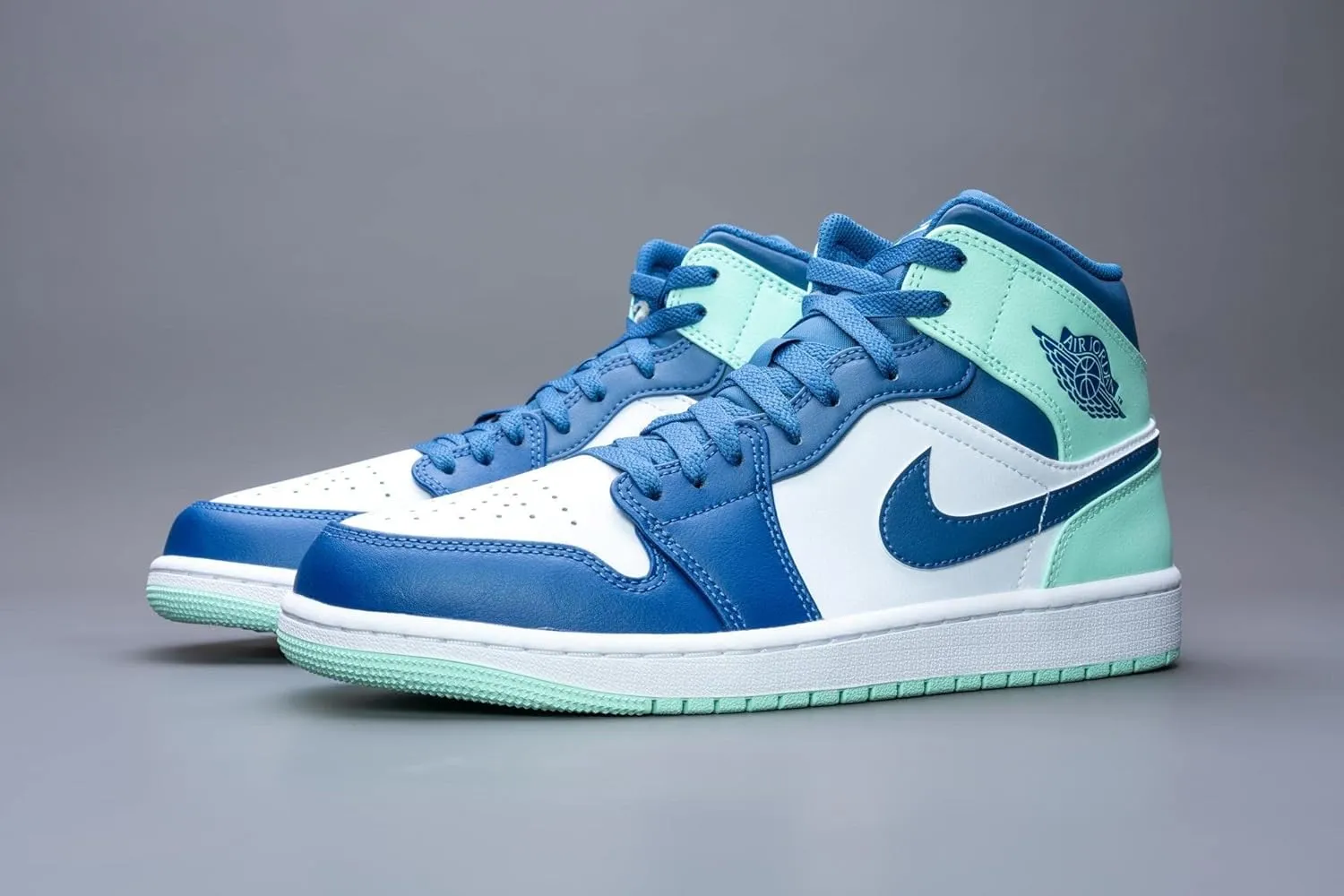 Jordan Unisex-Adult Air 1 Mid Shoes