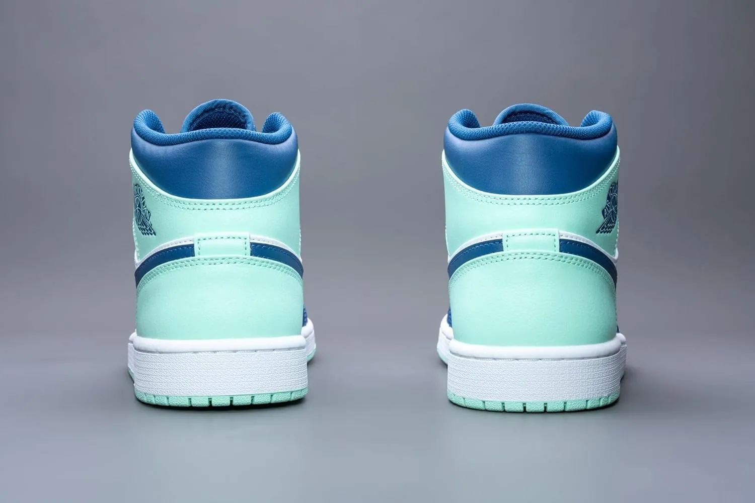 Jordan Unisex-Adult Air 1 Mid Shoes