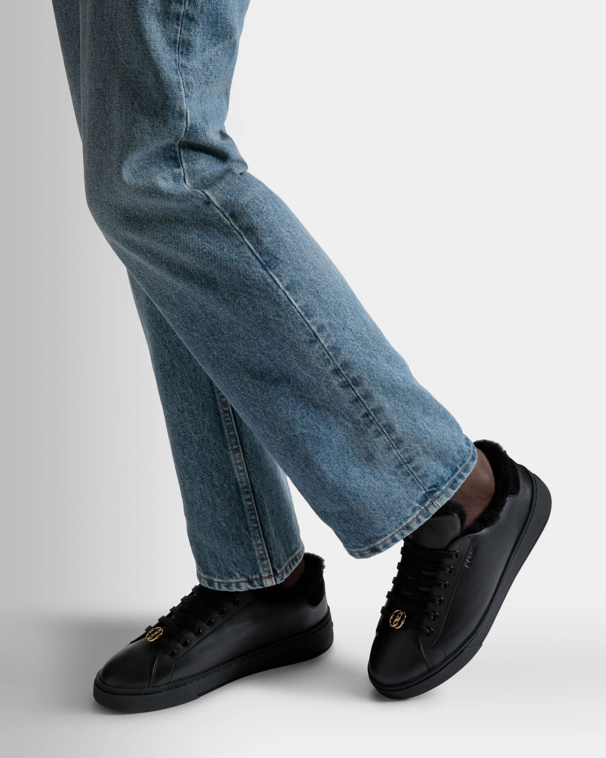 Raise Sneakers In Black Leather