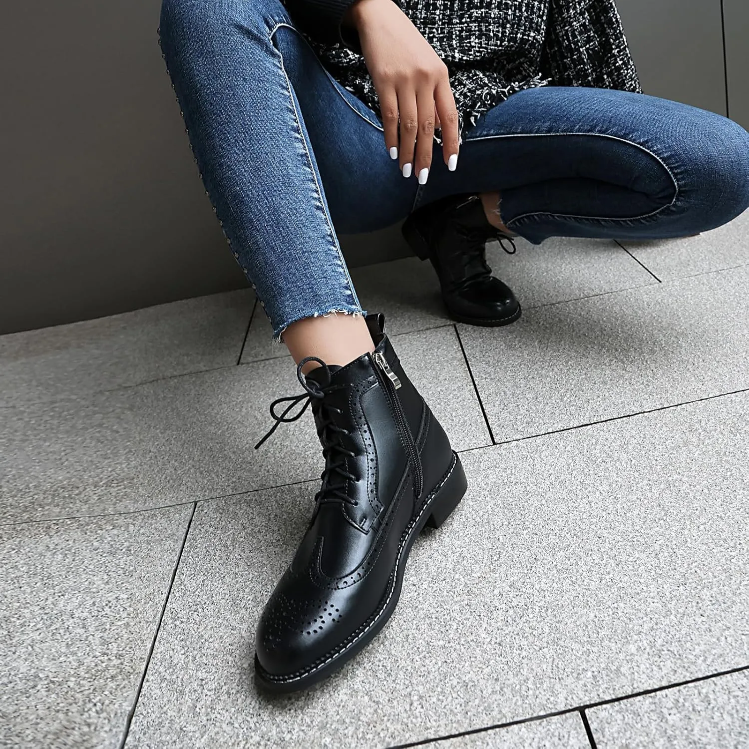 SEIFIN Women's Wingtip Oxford Boot Combat Boots Side Zip Ankle Motorcycle Boots Dressy Lace Up Wingtip Brogue Short Booties