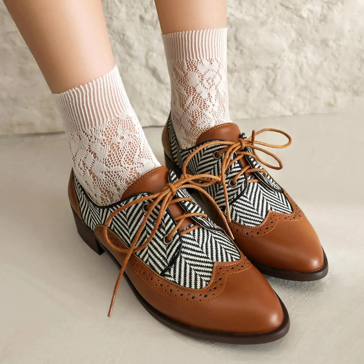 SHEMEE Women's Two Tone Oxfords Saddle Shoes Vintage Perforated Wingtip Brogues Laced Chunky Low Heels Pumps