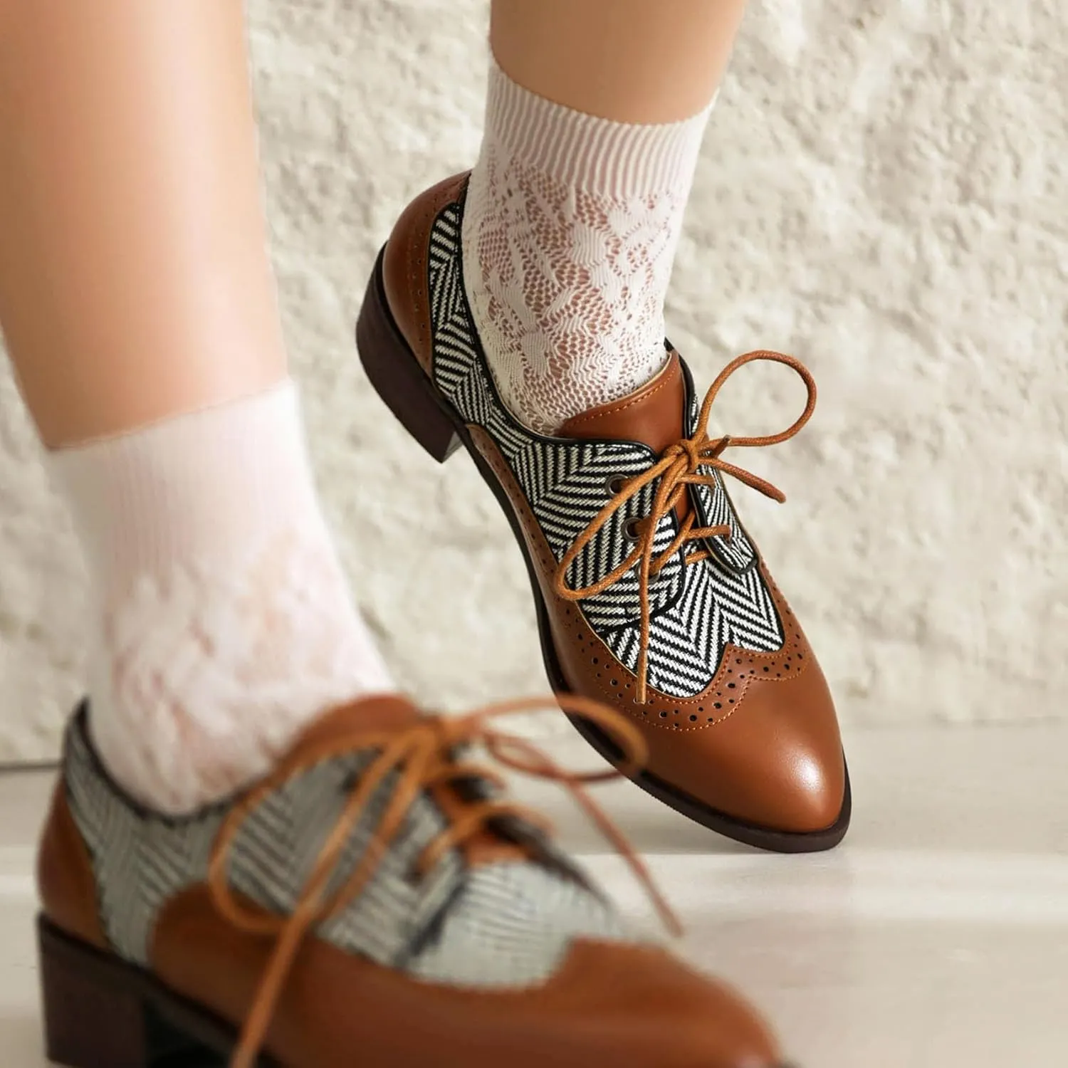 SHEMEE Women's Two Tone Oxfords Saddle Shoes Vintage Perforated Wingtip Brogues Laced Chunky Low Heels Pumps