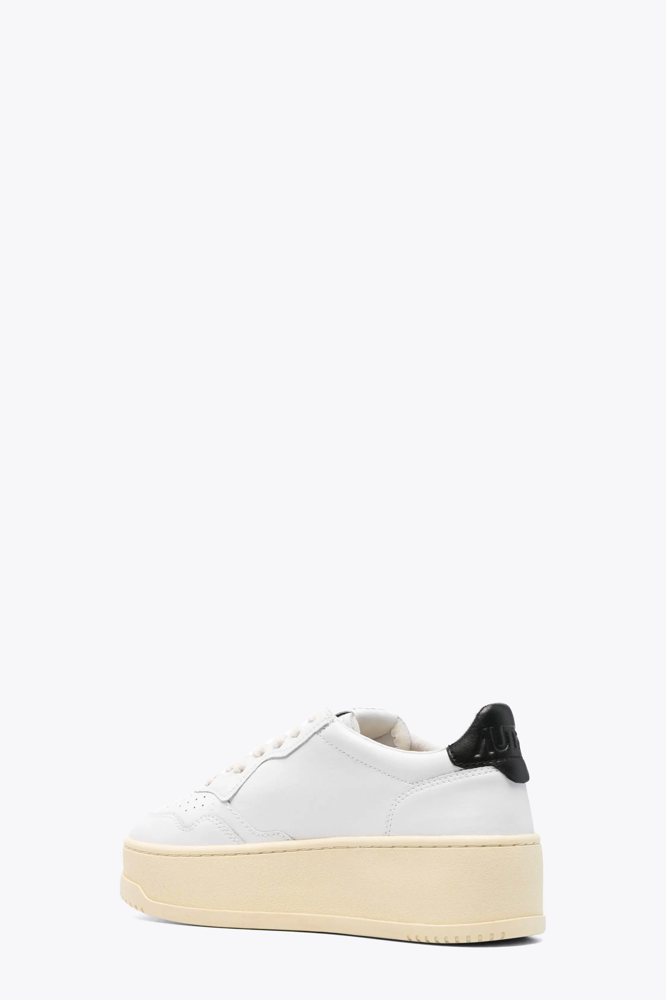 Sneaker bassa in pelle bianca con tab nero e suola platform - Medalist Platform