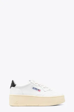 Sneaker bassa in pelle bianca con tab nero e suola platform - Medalist Platform