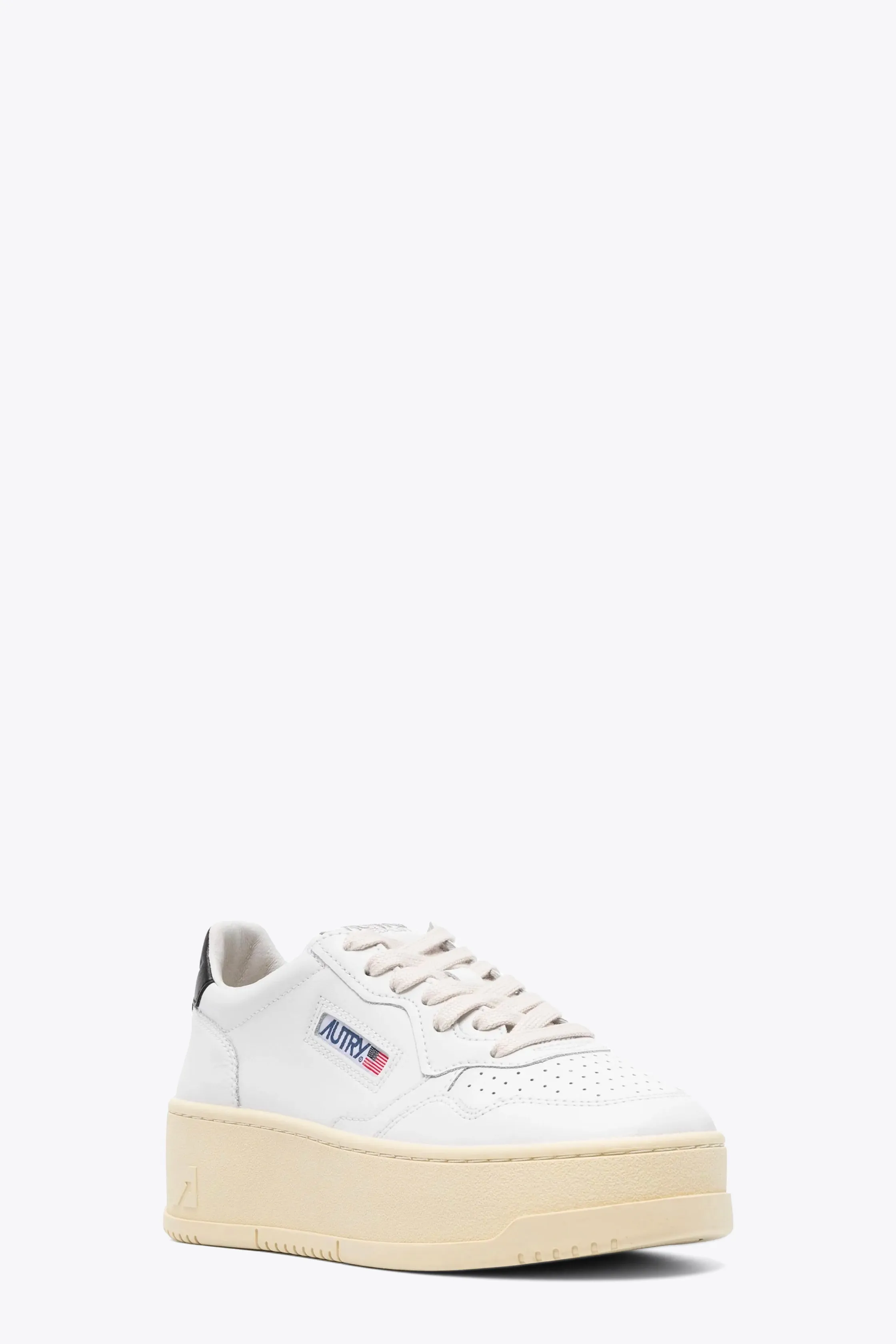 Sneaker bassa in pelle bianca con tab nero e suola platform - Medalist Platform