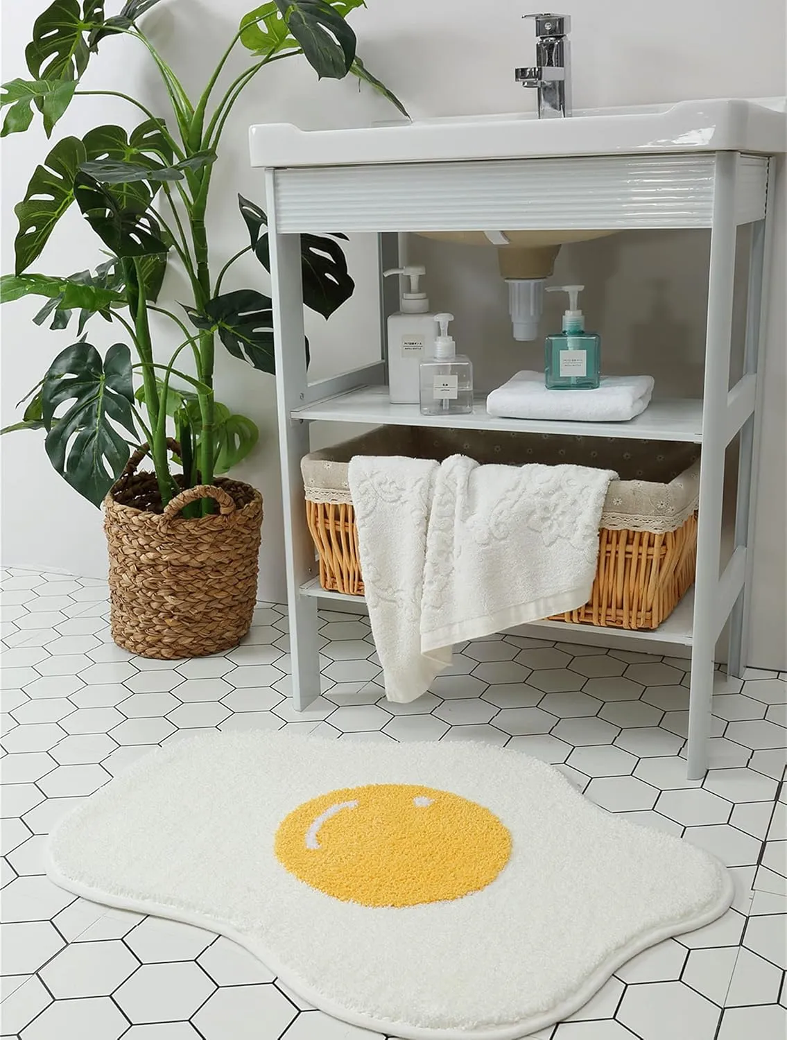 UKELER Bathroom Rug 29.5''×21.6'' Soft Cute Egg Shape Bath Mat Non Slip Fluffy Floor Mat for Bathroom Kitchen Bedroom Decoration