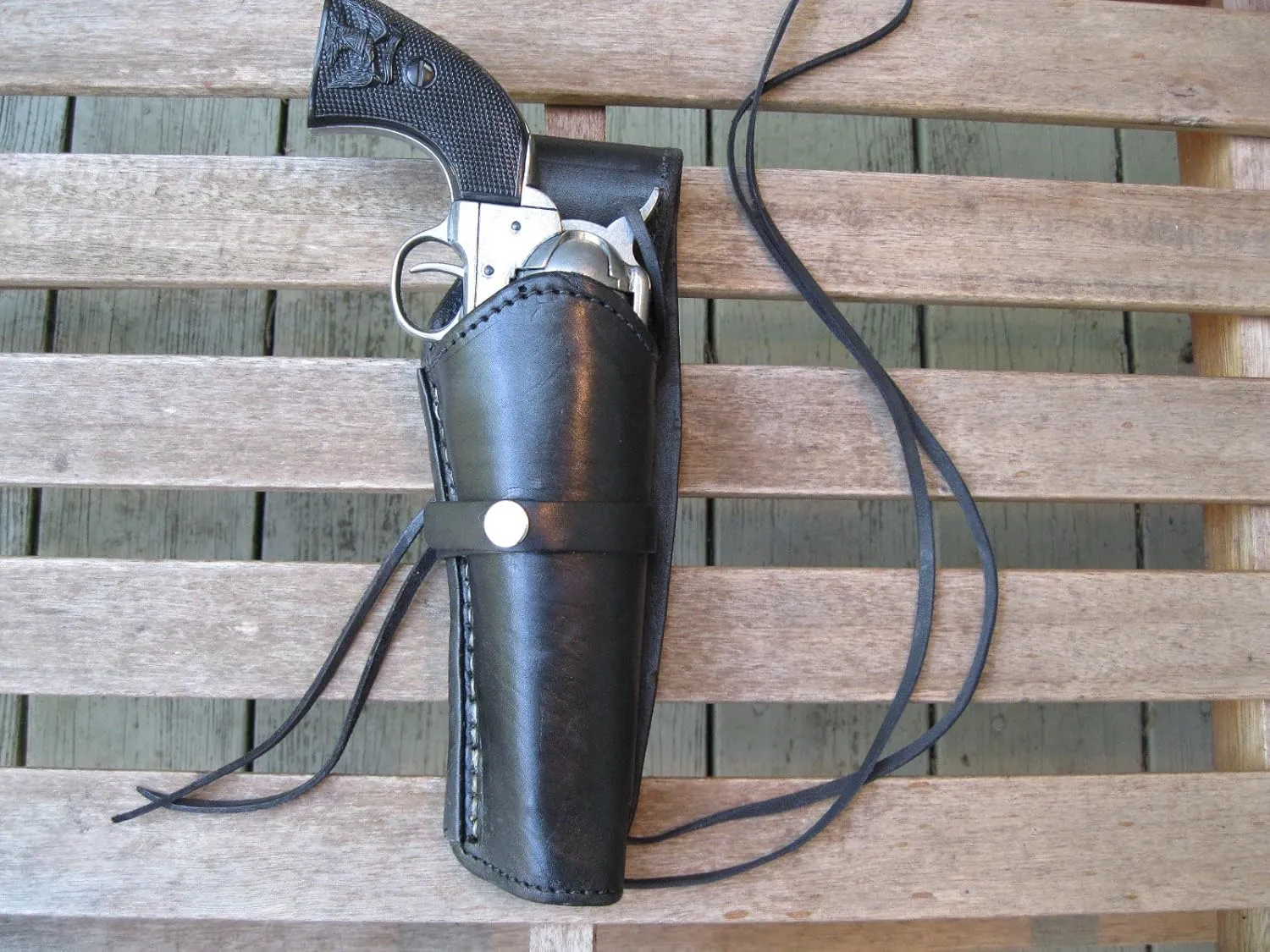 Western Quick Draw Gun Holster - Smooth Leather - 22 Caliber - Black - Right Hand - Single Action - Size 6"