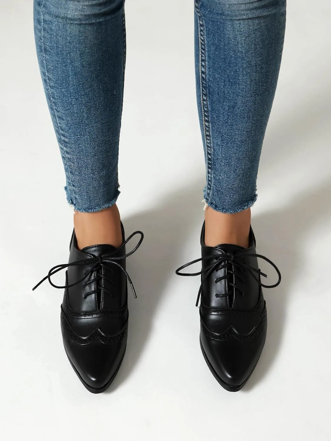 Women's Pointed Toe Oxford Flats Lace Up Brogue Comfort Wingtip Shoes Vintage Dress Low Heel Closed Toe Pumps