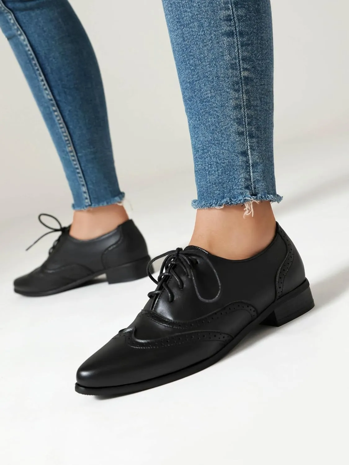 Women's Pointed Toe Oxford Flats Lace Up Brogue Comfort Wingtip Shoes Vintage Dress Low Heel Closed Toe Pumps