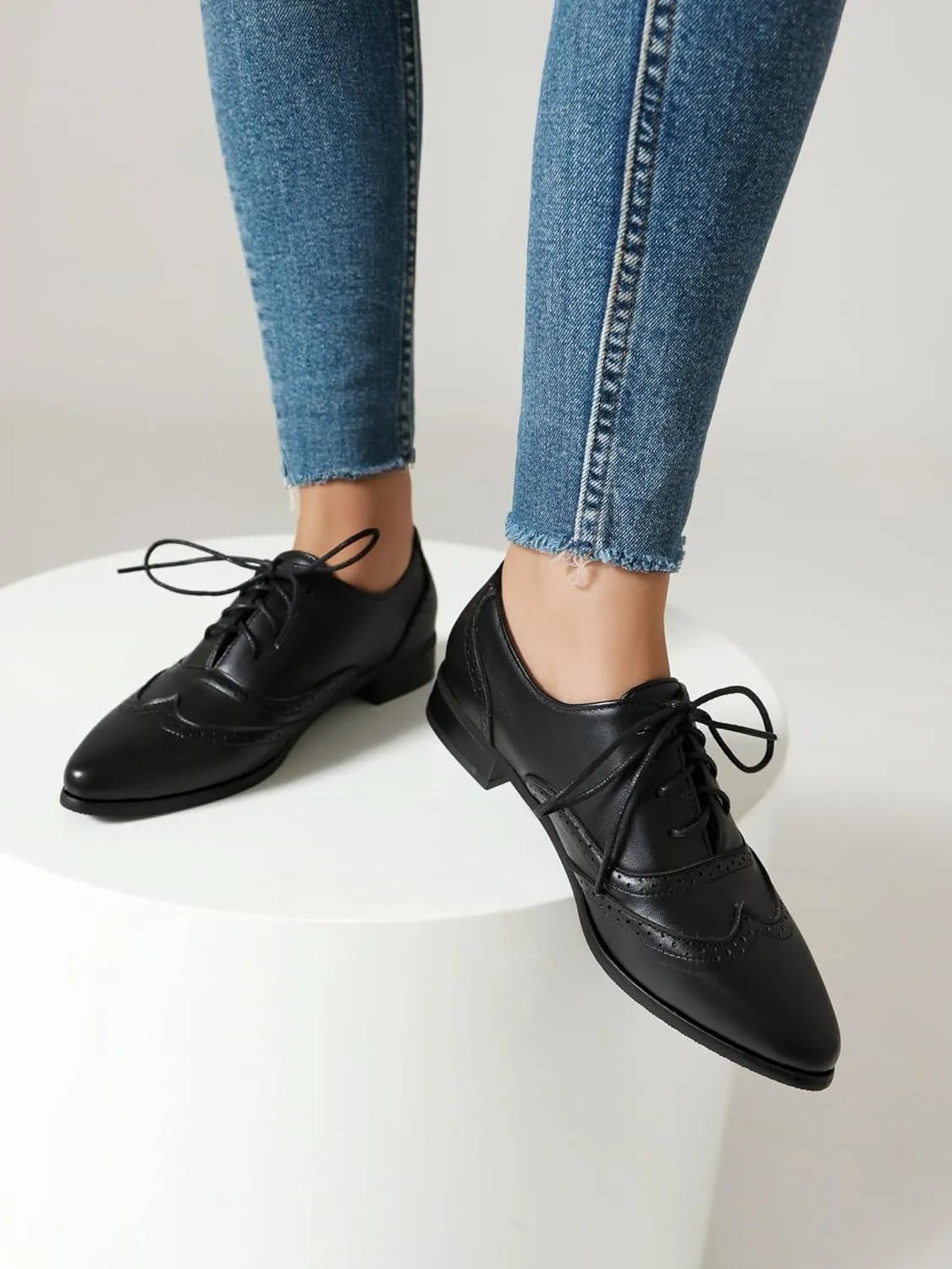 Women's Pointed Toe Oxford Flats Lace Up Brogue Comfort Wingtip Shoes Vintage Dress Low Heel Closed Toe Pumps