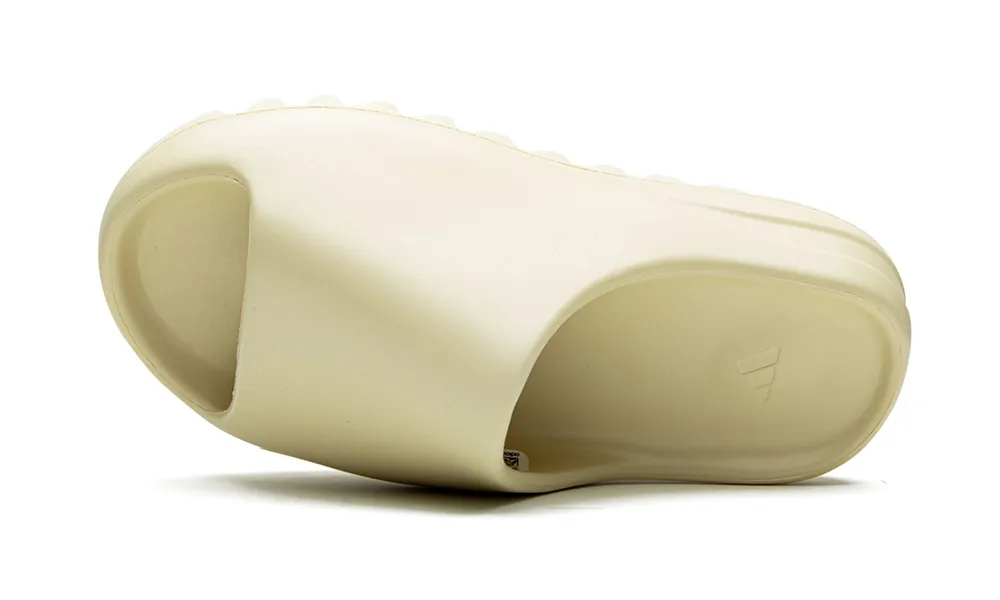 Yeezy Slide "Bone"